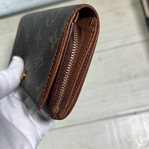 Louis Vuitton Monogram Porte Monnaie Tresor Bifold Wallet - Picture 5 of 16